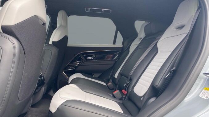 Land Rover Range Rover Sport 4.4 P635 V8 SV 5dr Auto Petrol Estate - Image 4